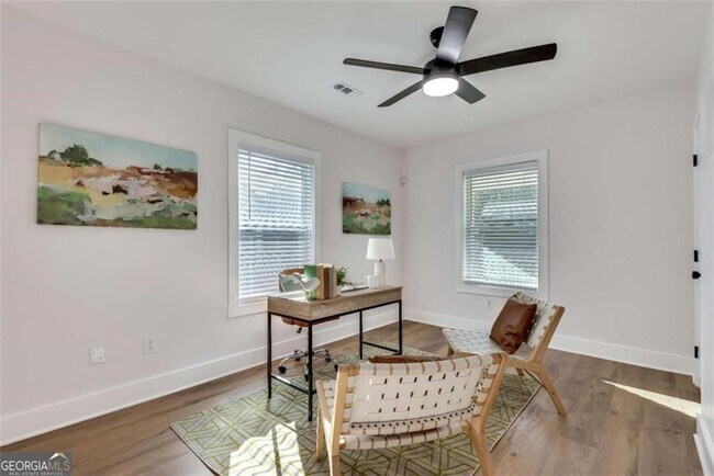 Photo - 1078 Hobson St SW