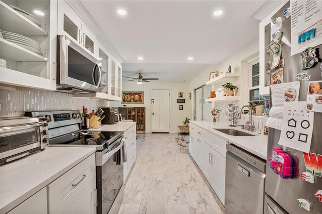 Photo - 2464 Lydia Way