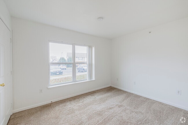 2BR, 2BA - 959SF - Second Bedroom