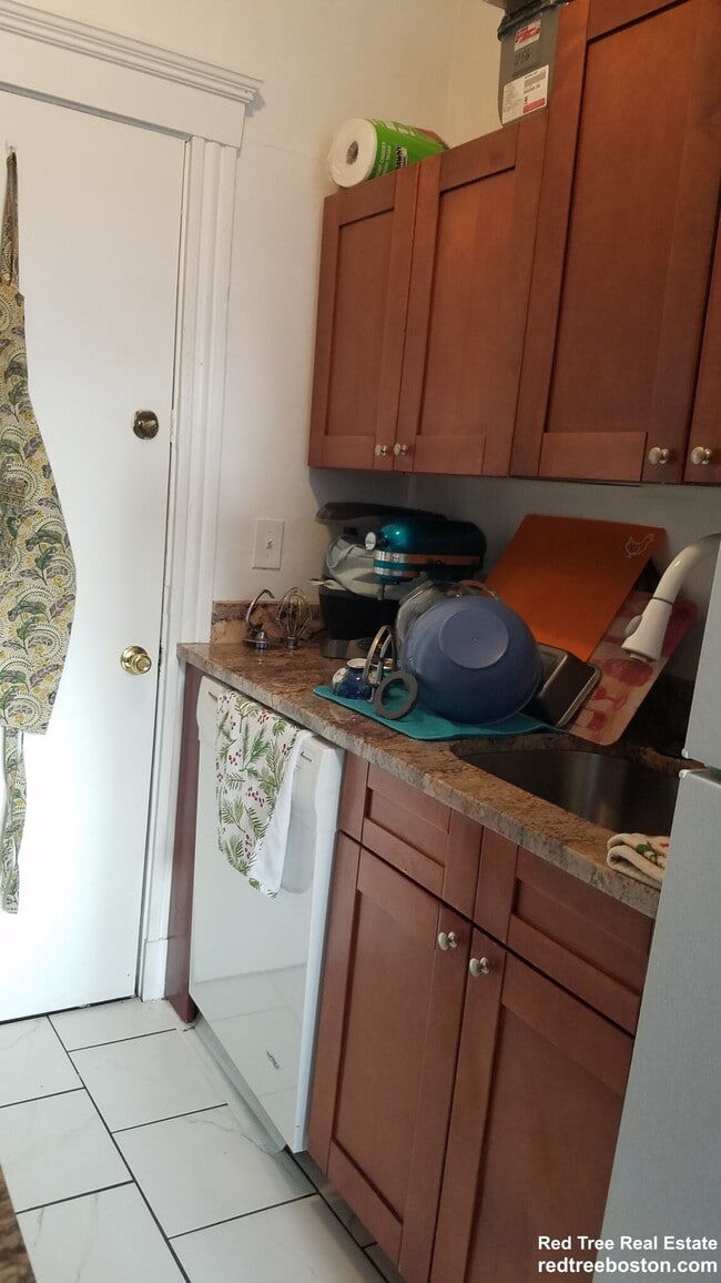 Photo - 28 Quint Ave Unidad 56