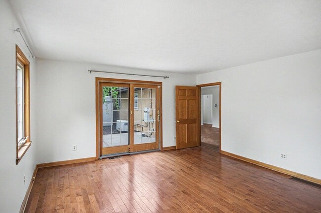 Photo - 898 Havendale Dr