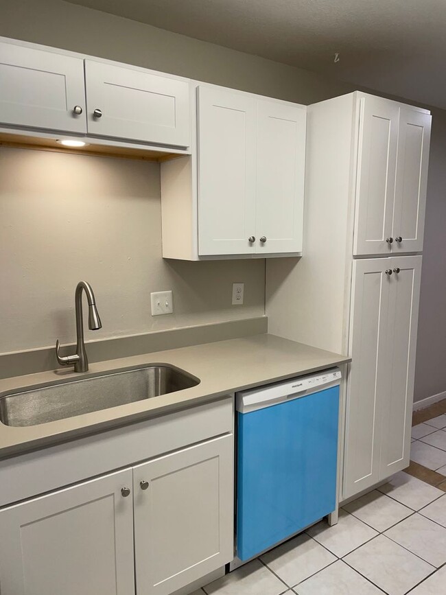 Building Photo - 829SS Unit 829SS Rental
