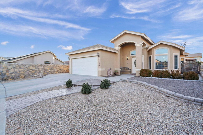 Building Photo - "Charming 3-Bedroom Retreat with 2 Full Ba... Rental