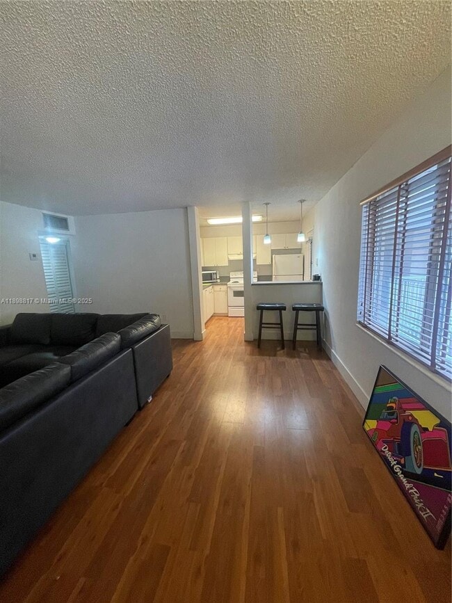 Building Photo - 5330 SW 77th Ct Unit 203J