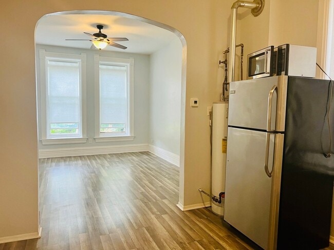 Photo - 920 N Wolcott Ave Unit 2F