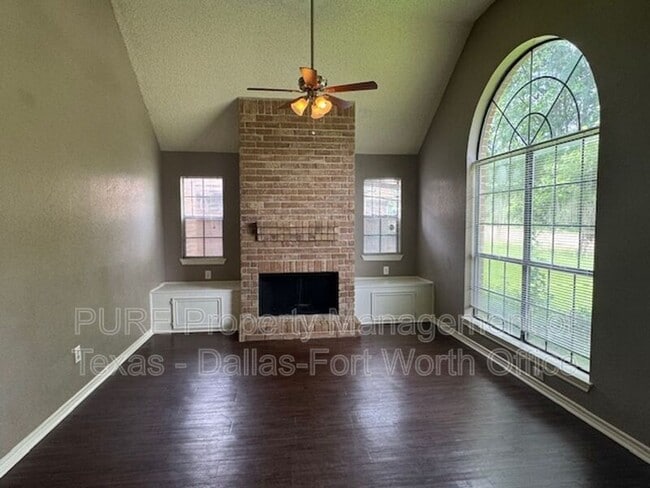 Photo - 1404 Straus Rd