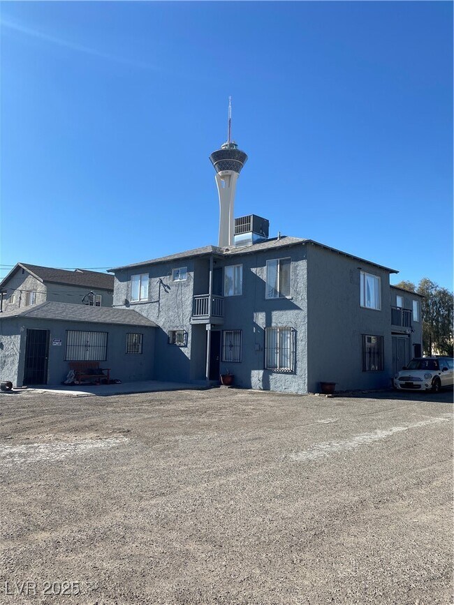 Building Photo - 1711 Santa Paula Dr Unit B