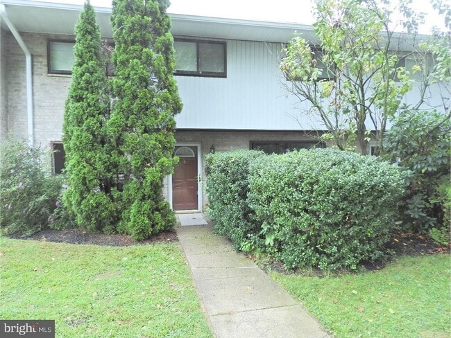 Building Photo - 1518 Manley Rd