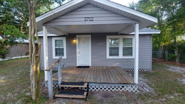 Building Photo - 2712 E 8th Ct Rental