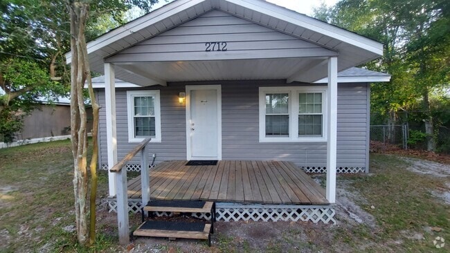 Building Photo - 2712 E 8th Ct Rental