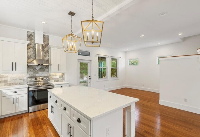 Photo - 214 E Floribraska Ave