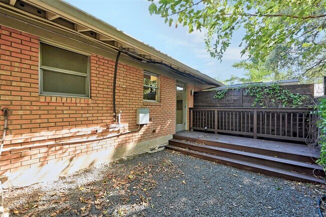 Photo - 707 Josephine St