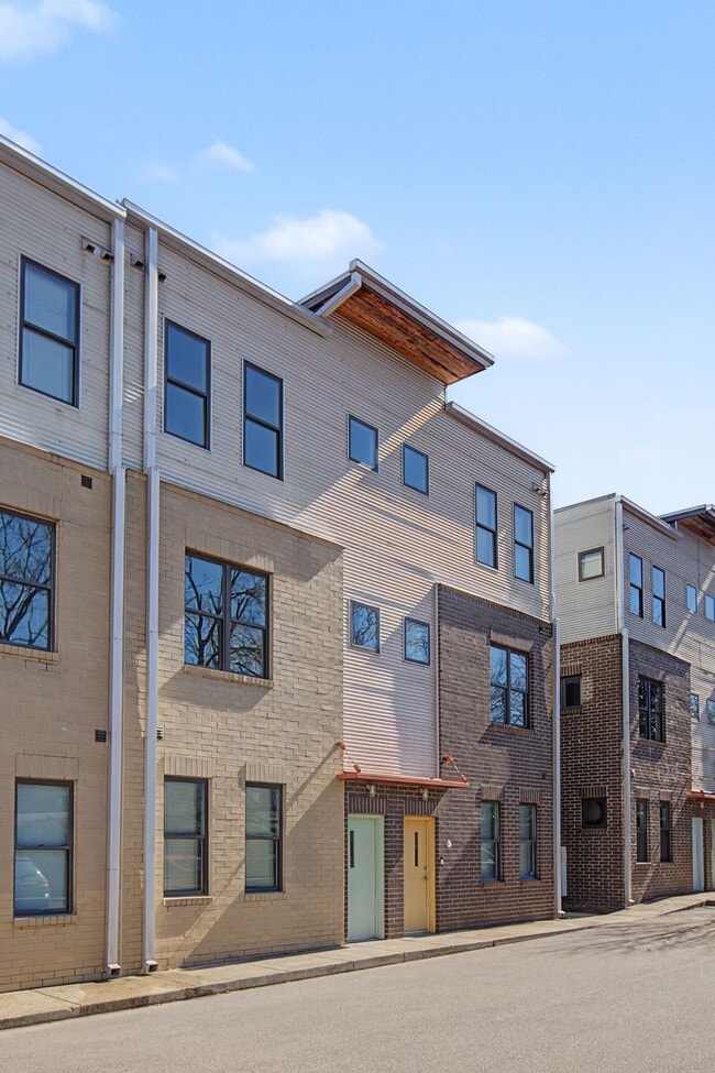 Building Photo - 1225 4th Ave S