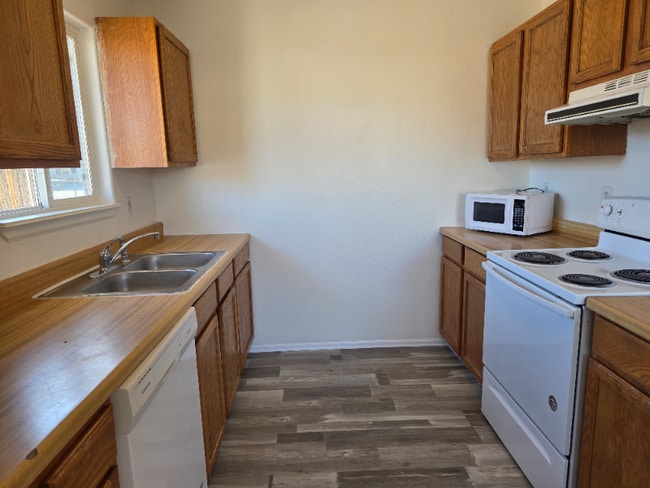 Photo - 3244 White Ave Unit 2