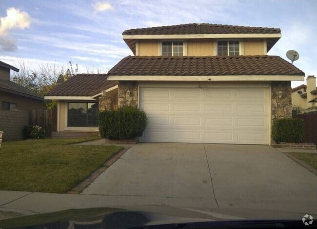 Building Photo - !! BIGG TWO STORY HOME MOVE IN READY TODAY !!