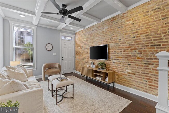 Photo - 616 Hyson St