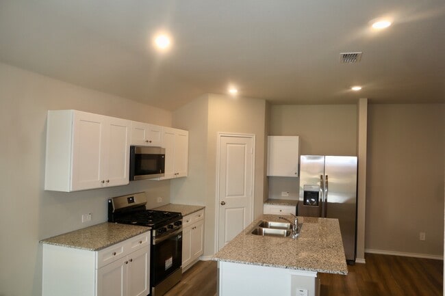 Photo - 5552 Rollins Dr