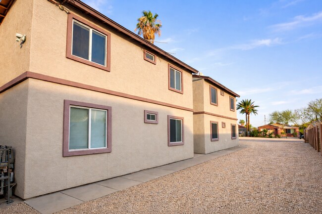 Building Photo - 2110 W Mariposa St Unit 1