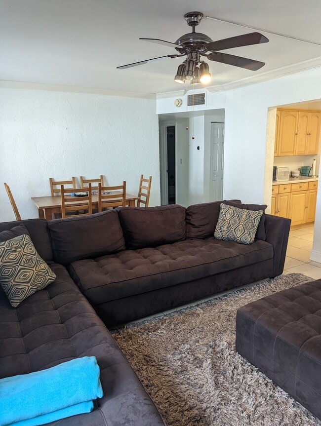 Living Room 2 - 1001 SE 16th St Unit 5
