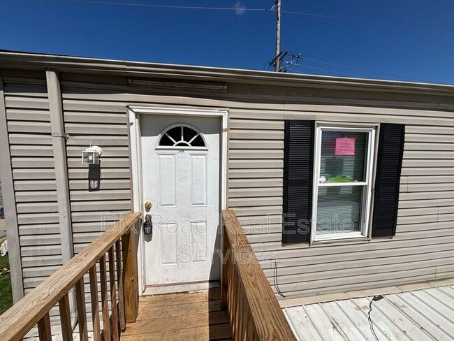 Photo - 829 Maple Ave