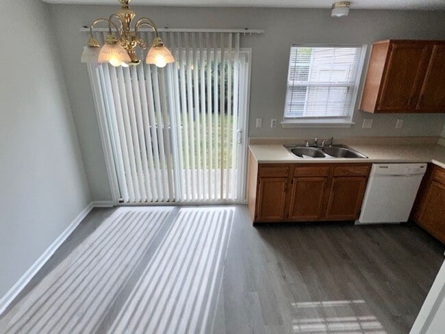 Photo - Lovely Townhouse in Winchester! All Electric, Off-Street Parking, W/D Hookups, Small Pets Ok!