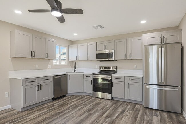 Photo - 329 N 12th St