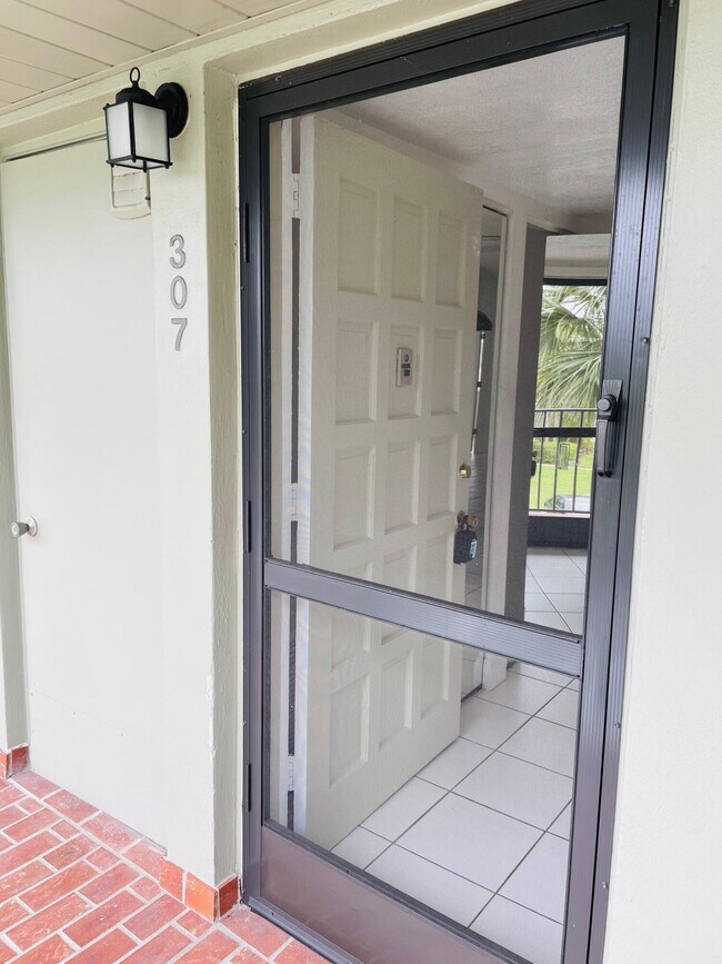 4080 Tivoli Ct Unidad 307