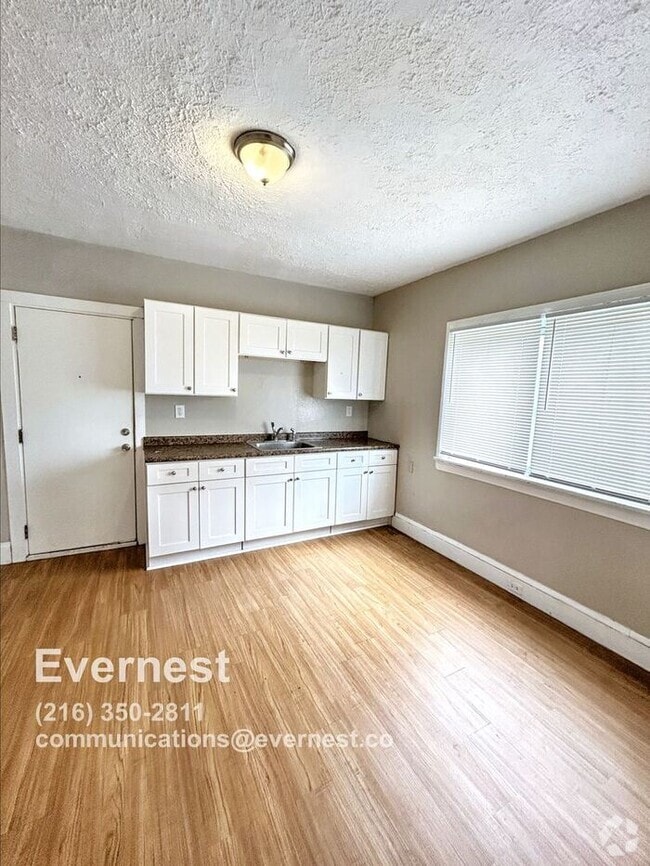 Building Photo - 11917 Forest Ave Rental