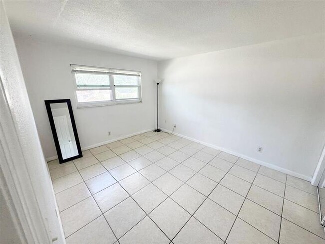 Photo - 4732 SW 33rd Ave Unit 208
