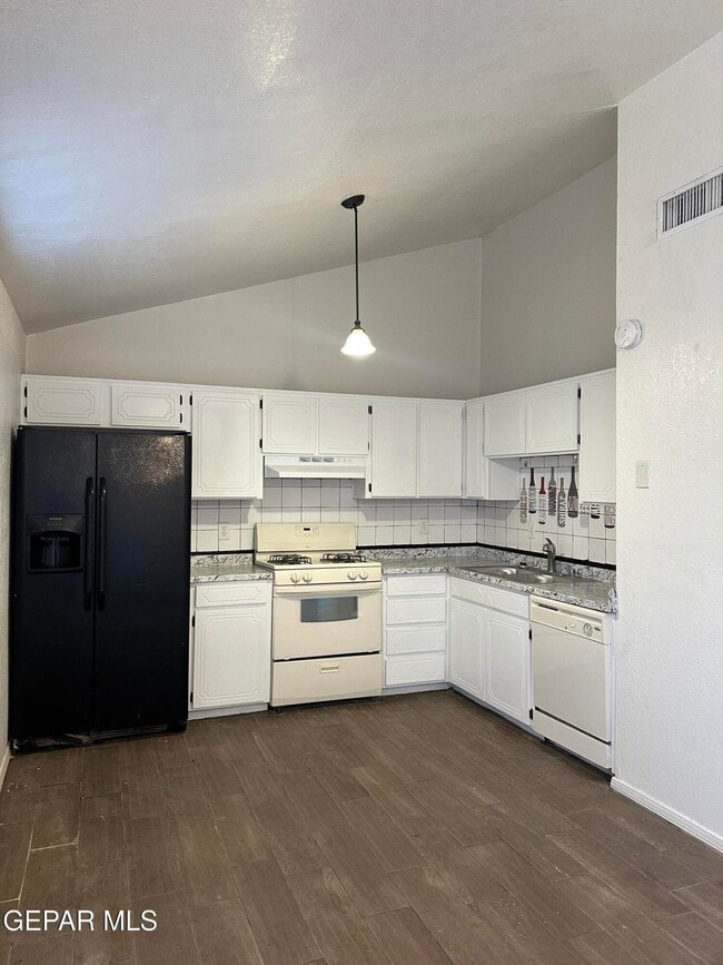 Photo - 2105 Lake Omega St