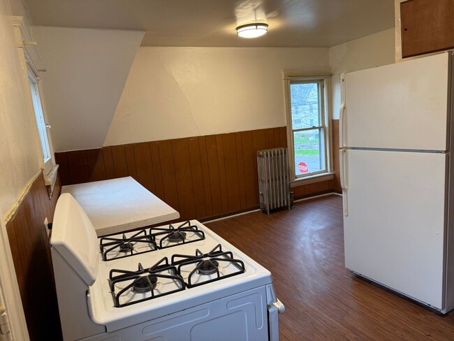 Photo - 515 W Franklin St Unit Upper