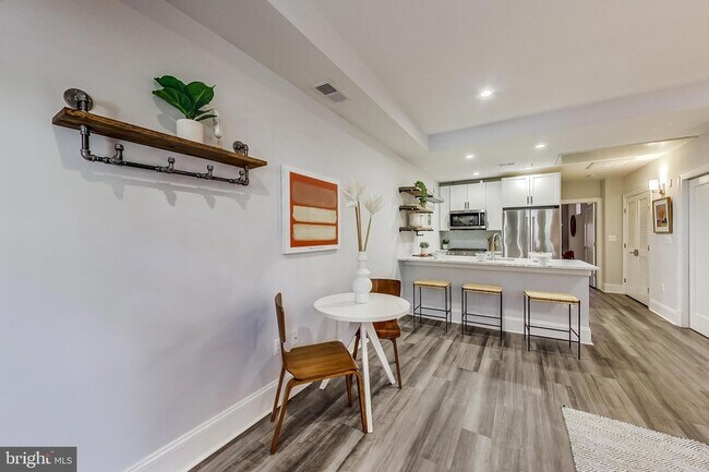 Photo - 819 D St NE Unidad 7