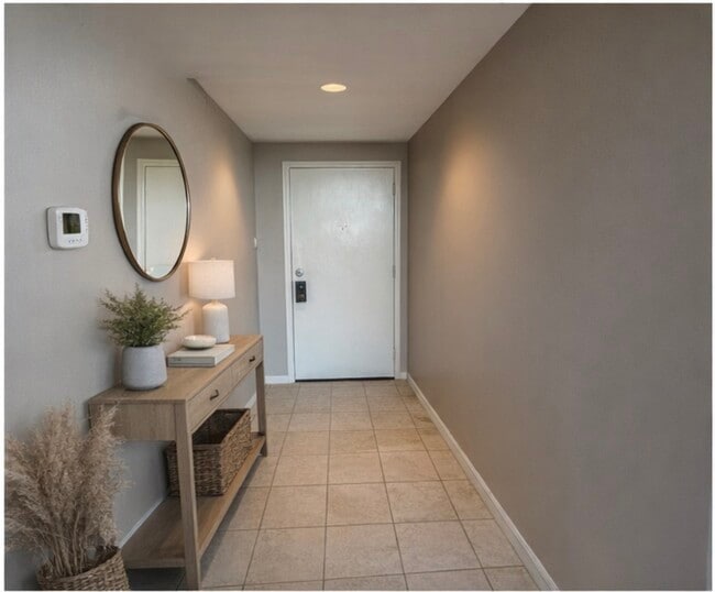 Hallway - 15 Greenway Plz Unit 26H