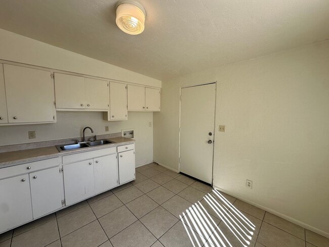 Photo - 2814 N Fontana Ave Unit 2814 N Fontana Ave  B