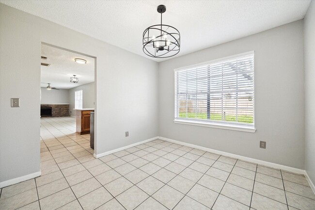 Photo - 18102 Brooknoll Dr