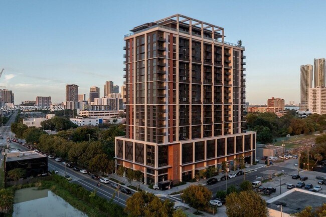 Building Photo - 23 NE 17th Ter Unit B3