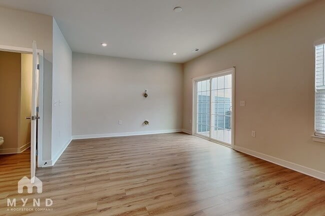 Photo - 137 Callowhill Ln