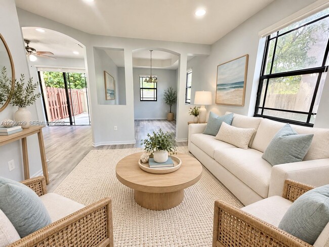 607 NE 35th Ave