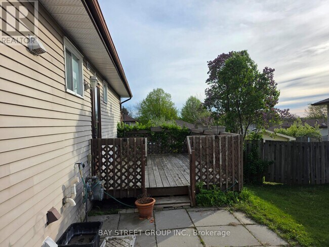Photo - 882 Southdown Dr
