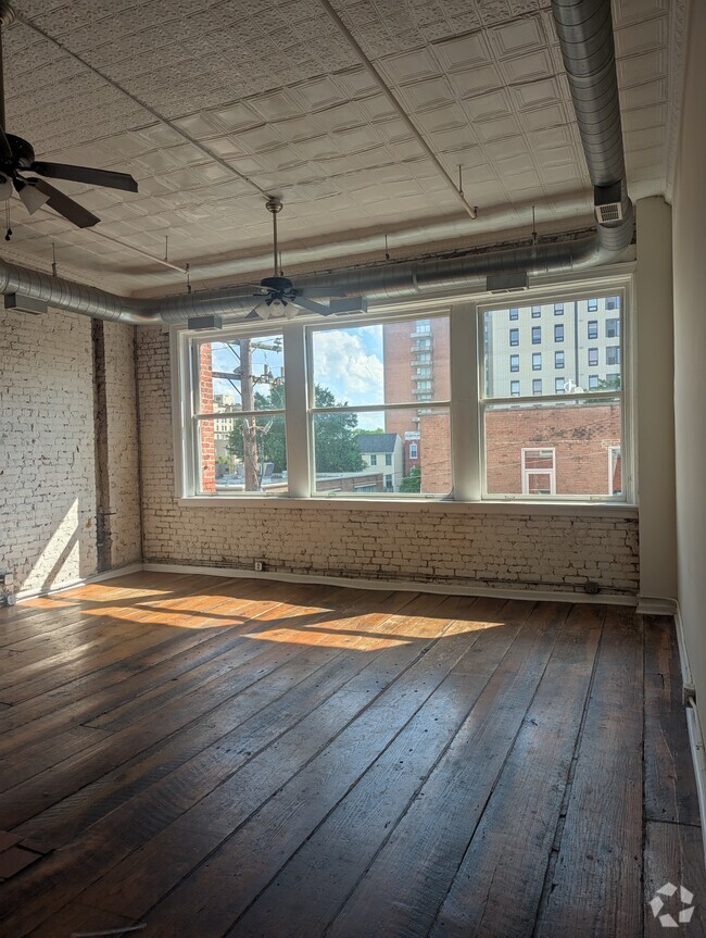 Building Photo - 319 W Broad St Unit 3B Rental