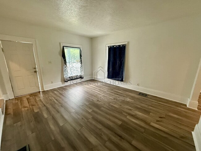 Photo - 895 Beardsley St