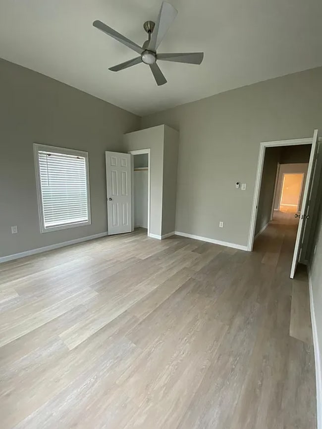 Photo - 1850 Grand St