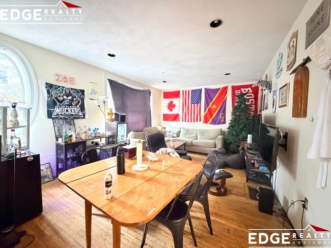 Building Photo - 28 Wadsworth St Unit 1