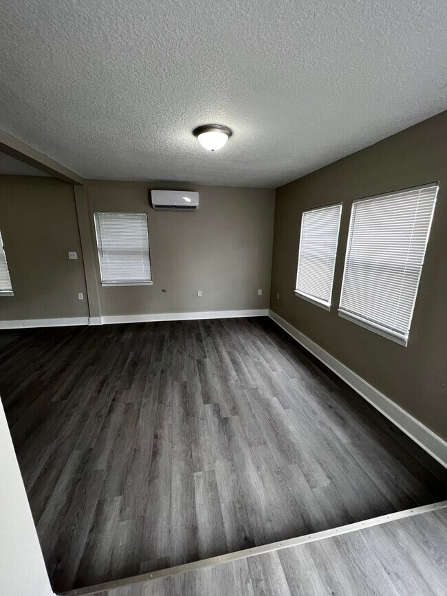 Photo - 2425 Dolphin Ave Unidad B - Check with Owner on maintenance