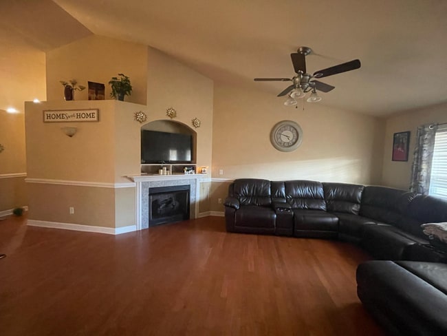 Photo - 879 Vandenburg Dr