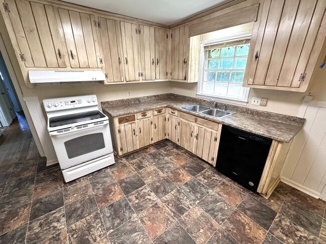 Photo - 3 Bedrooms, 2 Bathrooms - House in Armuchee!