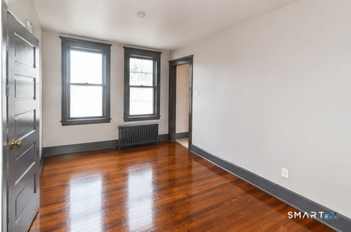 Photo - 2341 Barnum Ave Unidad A