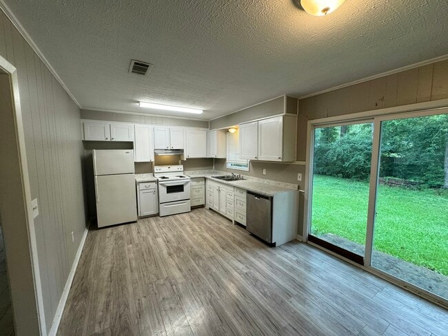 Photo - 130 E Woodcrest Dr