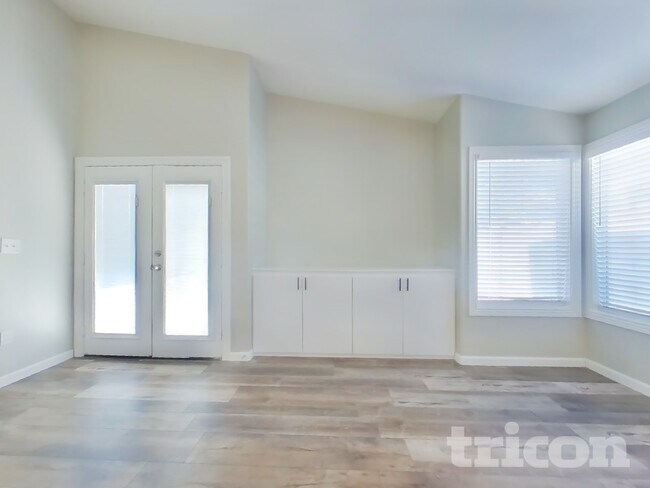 Photo - 857 E Saragosa St