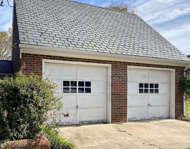Photo - 916 Sylvania Ave